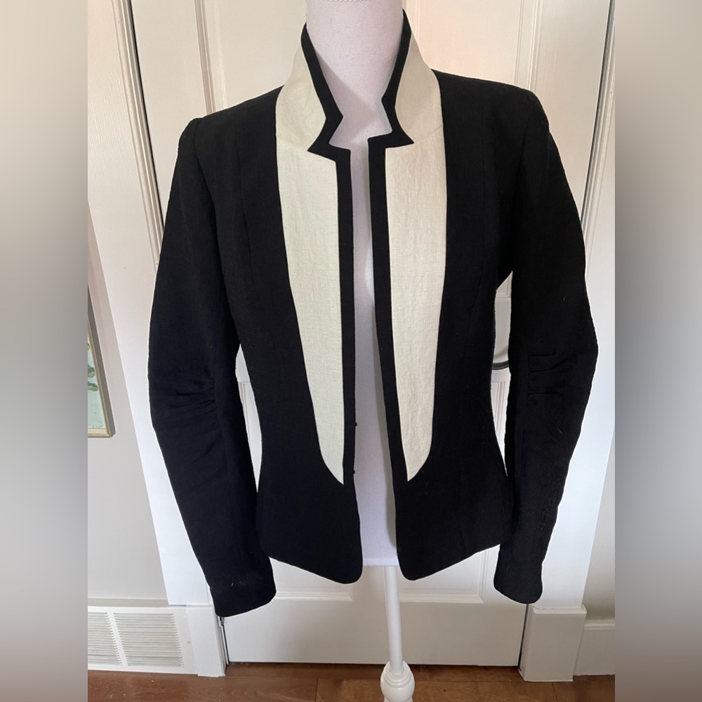 A gorgeous jacket that has a wow factor … Black & a creamy white accent colour